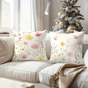Coussins décoratifs floraux avec des papillons pour une canapé confortable près de chaussettes de Noël et de bois de cerf - Product Image 4