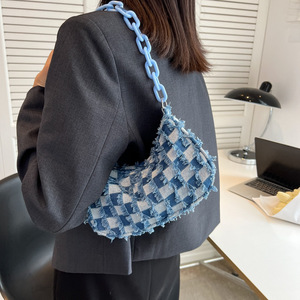 女式时尚防水几何图案牛仔单肩包，带拉链开合四季树脂链带，适合日常使用 - Product Image 6