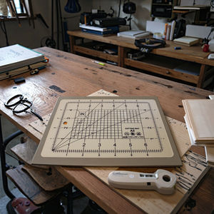 Tapis de découpe auto-cicatrisant TPE Haiju écologique 60x45cm A2, 3 couches, épaisseur 2,5mm, non toxique, sûr et antidérapant - Product Image 2