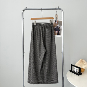 <span class=keywords><strong>กางเกง</strong></span>ขายาวทรงหลวมสไตล์ญี่ปุ่น<span class=keywords><strong>ลาย</strong></span>ตาราง  ผ้าฝ้าย 100% ระบายอากาศได้ดี  จับจีบด้านหน้า  เอวยางยืด  สำหรับผู้หญิง - Product Image 1