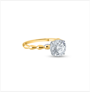 Bague en diamant solitaire ronde en or jaune intemporelle avec élégance classique et brillance brillante pour des moments spéciaux de l'Inde - Product Image 4