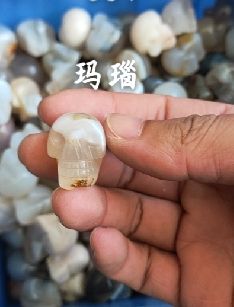 หัวกะโหลกอาเกตลายดอกไม้