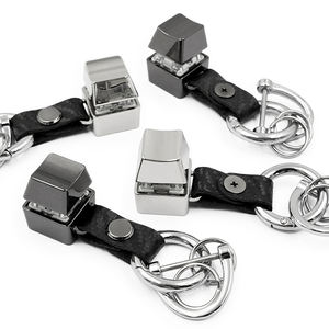 Porte-clés porte-clés personnalisable en métal avec logo personnalisé et design-cadeau souvenir - Product Image 2