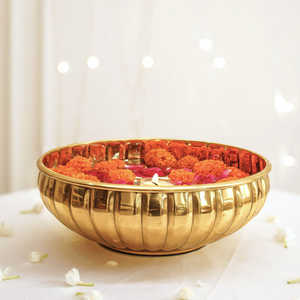 Plateaux décoratifs Jasmine Glow en métal Urli, petit centre de table élégant pour la décoration de la maison, ethnique, traditionnel, moderne, fait à la main - Product Image 1