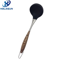 Louche à soupe en silicone antiadhésive résistante à la chaleur pour cuisine domestique, avec manche en acier inoxydable et revêtement en bois