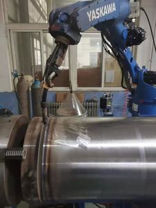 Posicionador Rotatorio XuanYe para Seguimiento de Juntas de Tanques de Cilindros Hidráulicos, Accionamiento Servoeléctrico, 6m de Riel, Estación de Soldadura Robótica de 6 Ejes - Product Image 1