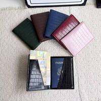 Nuevo Porta Pasaportes de Cuero con Patrón de Cocodrilo, Etiqueta para Equipaje, Cartera Multifuncional para Tarjetas, Set en Caja de Regalo