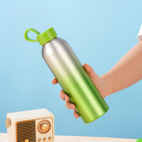 Bouteille d'eau sport en aluminium sans BPA de 650 ml, durable, personnalisable, écologique, portable, pour usage extérieur avec couvercle à poignée