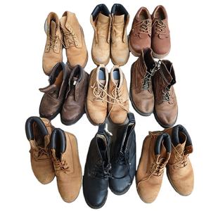 Scarpe preamate di alta qualità usate stivali di marca di seconda mano scarpe originali in legno gatto per le donne e gli uomini - Product Image 4