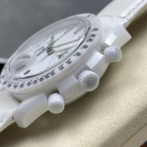 นาฬิกาข้อมือผู้ชายกันน้ำสุดหรูและคุณภาพสูง พร้อมฟังก์ชันเข็มนาฬิกาสามเข็ม ปฏิทิน โครโนกราฟ และมาตรวัดความเร็ว - Product Image 3