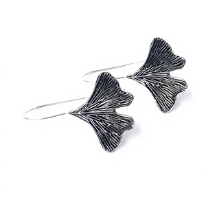 Pendientes de gancho chapados en plata estilo bohemio hechos a mano pendientes de aro de gota de hoja grande - Product Image 3