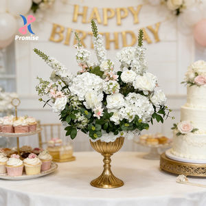 Centro de Mesa de Boda con Rosas Artificiales Realistas de Seda en Rosa Pálido y Blanco - Product Image 1