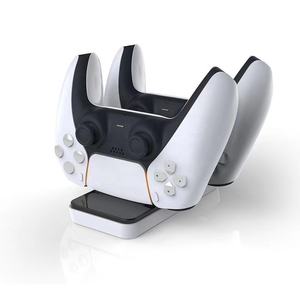 <span class=keywords><strong>Los</strong></span> accesorios compactos de juego para PS5 incluyen controladores de joystick y soporte de carga para un fácil control y carga de juegos - Product Image 1