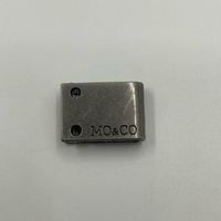Label Logo Logam Embos Multi Warna Custom Huruf Persegi Panjang Plat Merek Ramah Lingkungan Aksesoris Perlengkapan Tas Pakaian