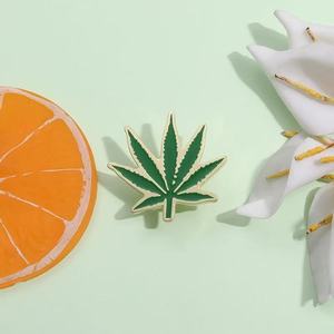Venta al por mayor de moda artesanías de Metal inspirado Hada <span class=keywords><strong>Aloe</strong></span> Vera esmalte Pin broche solapa Navidad Día Nacional suculenta joyería en maceta - Product Image 1