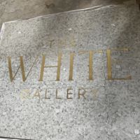 Mosaïque en marbre blanc Arabescato de haute qualité avec incrustation en laiton, design parquet, pour revêtement mural intérieur et graphisme.