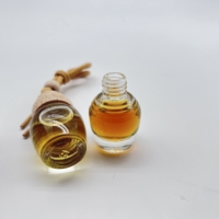 Botella de vidrio de perfume transparente de 6ml con rodillo para ambientador de coche con tapón de rosca