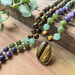 Collar de Meditación con 108 Cuentas Anudadas a Mano, Jade Verde, Turquesa, Lepidolita, Ojo de Tigre, Cristales Curativos, Joyería de Yoga - Product Image 3