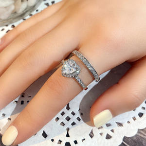 Set di gioielli da sposa con diamanti a taglio a cuore in oro bianco per donna, anello di fidanzamento romantico con alone e fascia DJ020 - Product Image 4