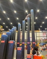 Mur d'escalade personnalisé pour aire de jeux intérieure mur d'escalade pour parc de trampoline intérieur