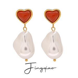 Boucles d'oreilles pendantes en forme de cœur Yueli, plaquées or, pour femmes, à porter au quotidien - Product Image 1
