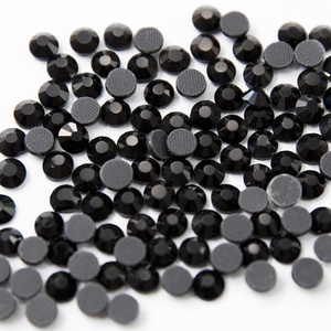 Vente en gros de pierres DMC de Chine, pierres à chaud pour la réparation, strass noirs en <span class=keywords><strong>diamant</strong></span>, strass ronds à fixation à chaud pour robes de mariée - Product Image 4
