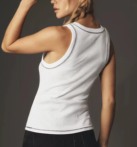 Débardeur à surpiqûres TPU personnalisé pour femmes Débardeur sans manches ajusté en tricot côtelé Gilet aux couleurs contrastées Hauts pour femmes - Product Image 3
