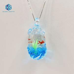 उच्च गुणवत्ता वाली लघु हस्तनिर्मित मुरूनो लैम्पवर्क ग्लास समुद्री मछली और जेलीफ़िश जानवर बच्चों के नेकलेस के लिए प्यारी शैली - Product Image 2