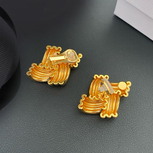 Nuevas Joyas y Accesorios de Estilo Vintage, Pendientes de Clip Geométricos con Relieve de Diamantes y Rayas, para Regalos de Fiesta para Mujeres - Product Image 3