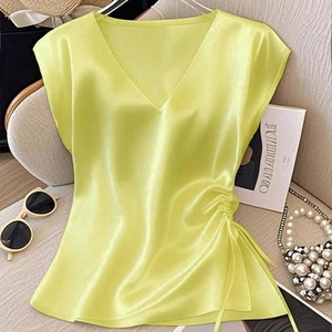 เสื้อผู้หญิงผ้าซาตินคอวีผูกเชือกรูดจับจีบ - เสื้อแขนสั้นชายเสื้อไม่สมมาตรแฟชั่น - Product Image 4