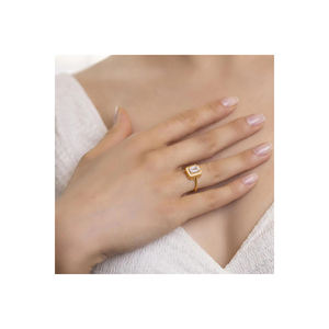 Anillo Baguette de Oro de 22 Quilates, Elegante Pieza de Joyería - Product Image 1