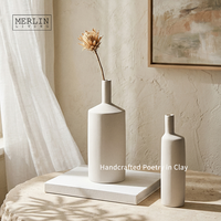Vase moderne en porcelaine nordique Merlin Living, finition mate, accessoires en céramique de luxe, décoration d'intérieur avec vases décoratifs colorés