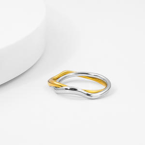 แหวนคู่สแตนเลสสตีล YF6252 ชุบทอง 18k สองสี ดีไซน์เรียบง่าย วงแหวนคู่แบบพันเกลียว - Product Image 3