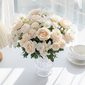 Buquê de Hortênsias e Rosas de 7 Hastes para Casamento, Simulação de Flores Artificiais, Decoração Simples para Sala de Estar, Mesa de Jantar e Casa - Product Image 1