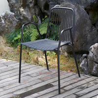 Table basse et chaise en métal modernes, de haute qualité, durables et imperméables, avec siège rembourré, design contemporain pour bar et restaurant