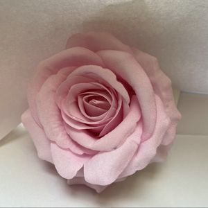 زهور صناعية شهيرة 9 ورود برأس وردي مخملي لديكور الزفاف - Product Image 5