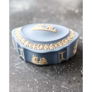 Collection de boîtes à bijoux Wedgwood England Classic Blue Jasperware, différentes formes - Product Image 2