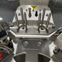 Machine de remplissage et de scellage de capsules de café Nespresso rotative automatique électrique à grande vitesse avec emballage en plastique et en métal