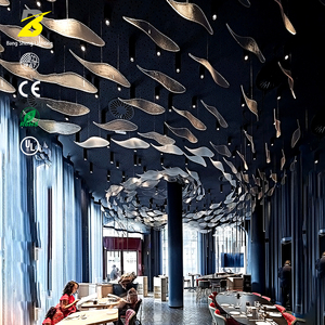 Grande composition LED suspendue en forme de poisson - Décoration de plafond sculpturale artisanale pour restaurants et halls commerciaux - Product Image 1