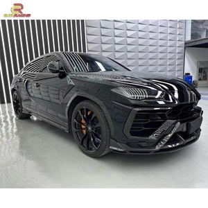ชุดแต่งคาร์บอนไฟเบอร์แห้งสไตล์ Topcar สำหรับ Lamborghini URUS ปี 2018-2019 ประกอบด้วยฝากระโปรงหน้า สปอยเลอร์หลัง ดิฟฟิวเซอร์หลัง - Product Image 3