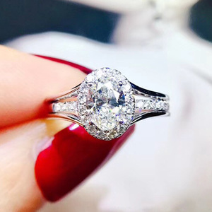 Anello con Cristallo Taglio Ovale per Donne, Tono Argento, Elegante Accessorio Moda per Uso Quotidiano e Feste - Product Image 3