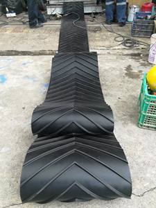 สายพานลำเลียงแบบมีร่องลายเชฟรอน <span class=keywords><strong>EP</strong></span> 350 15mpa  แบบกำหนดเอง พร้อมจัดส่งรวดเร็ว ทนทาน - Product Image 1