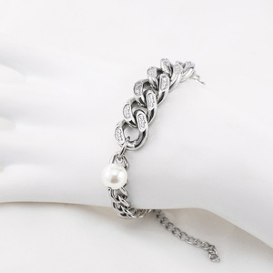 สร้อยข้อมือแฟชั่นไทเทเนียมสตีลแบบคิวบาประดับมุกและเพชรสำหรับผู้ชาย - Product Image 4