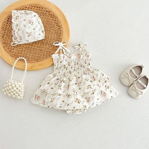 Tutina Floreale in Cotone per Neonata con Cappello e Bretelle - Product Image 2