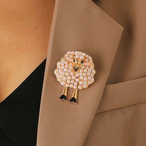 Adorable <span class=keywords><strong>broche</strong></span> en alliage plaqué métal, motif <span class=keywords><strong>agneau</strong></span> blanc et perle, style luxe léger, pour vêtements féminins, épingle de revers - Product Image 2