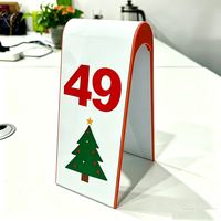 Porte-numéro de table en plastique de style A pour fête de Noël avec design en forme de tente pour affichage sur table