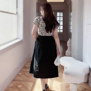 Jupe parapluie mi-longue en satin noir uni pour femmes grandes tailles, taille naturelle N8294 - Product Image 3