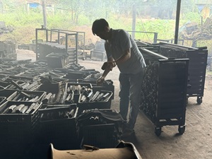 Charbon de bois en briquettes de sciure de bois de haute qualité pour barbecue, faible teneur en cendres, sans fumée, cendres blanches, combustion de 6 heures, Vietnam - Product Image 5