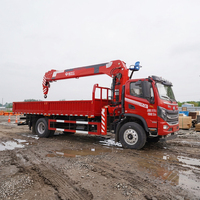 Grue sur camion télescopique Xinfeigong 8 tonnes sur mesure, grue montée sur camion avec stabilisateurs hydrauliques