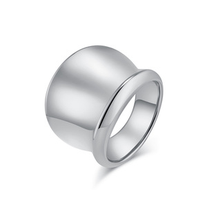 Anillo chapado en oro brillante exagerado de estilo geométrico punk y único para mujer, joyería moderna y de alta gama. - Product Image 5